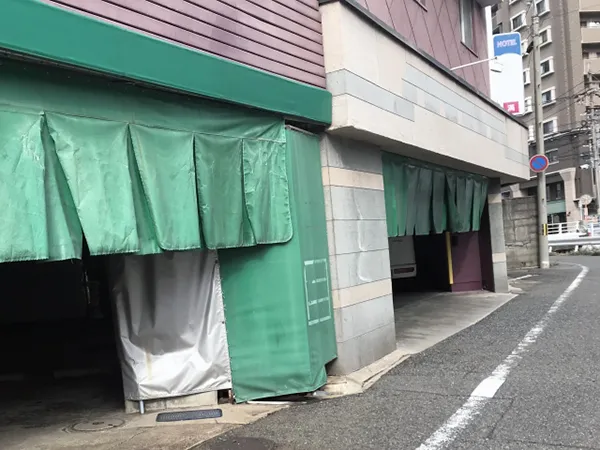 Love hotel parking lot