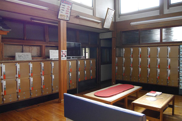 Public bath changing room
Public bath locker room