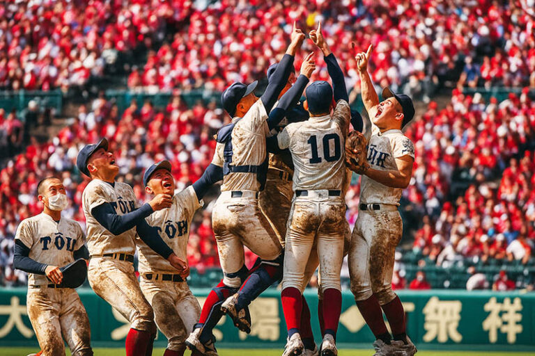 koshien High school baseball players celebrating their victory