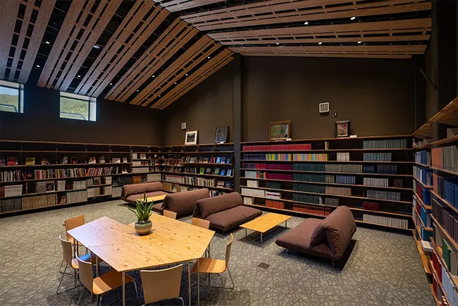 Beautiful Japanese Library "Kumonoue Library"