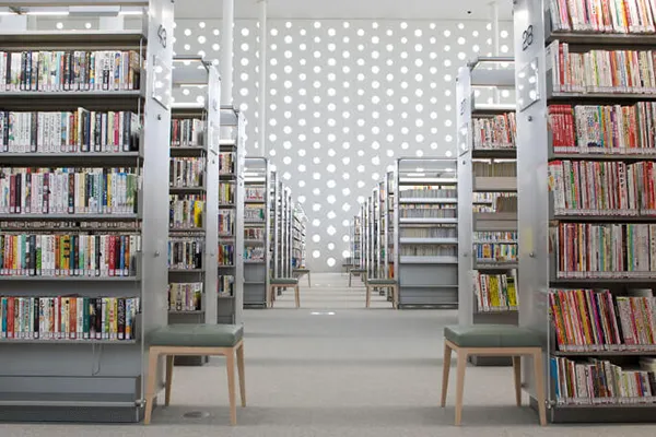 Kanazawa Umimirai Library, a beautiful Japanese library