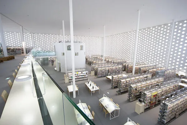 Kanazawa Umimirai Library, a beautiful Japanese library